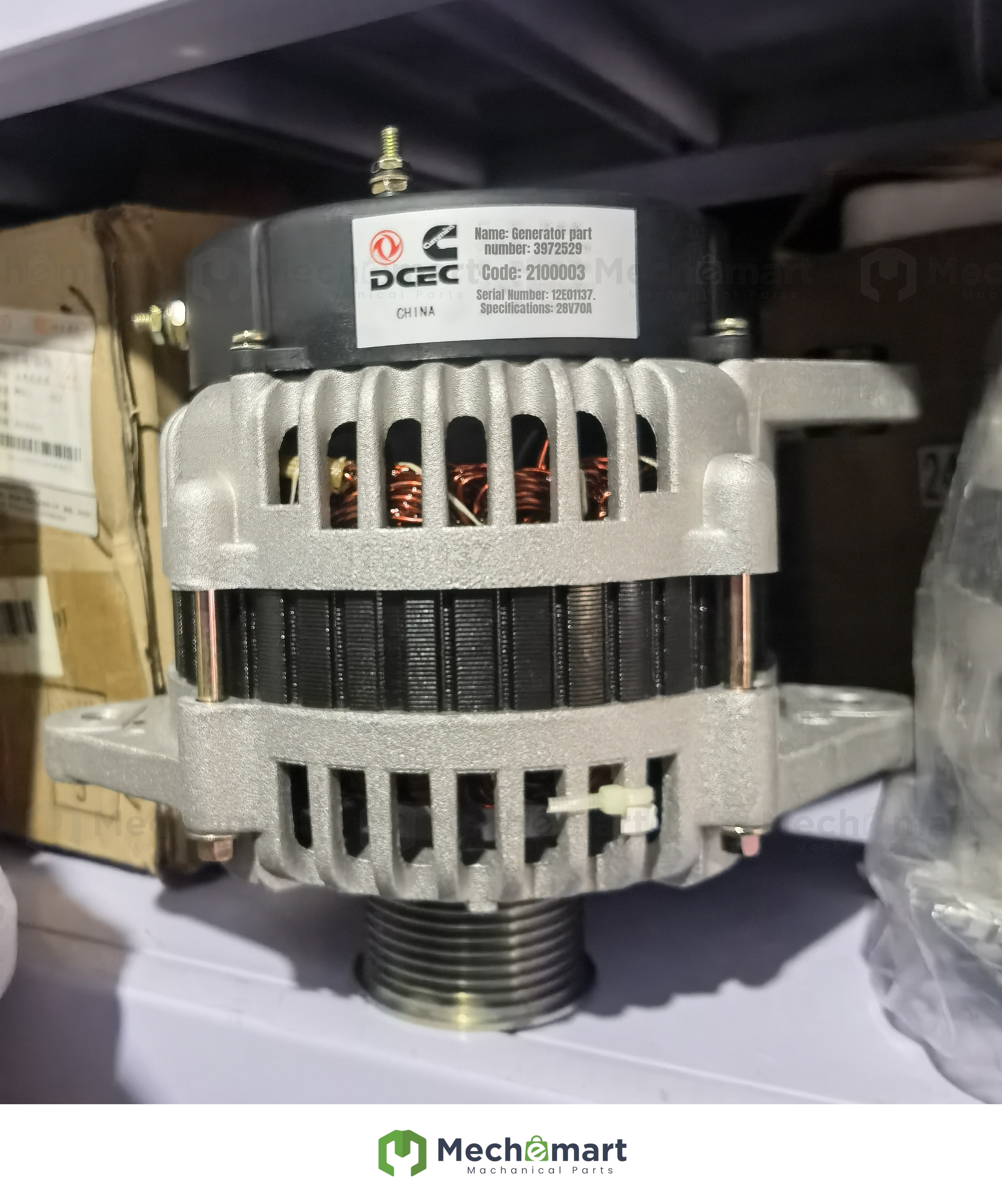 Original genuine Dongfeng Cummins 3972529 Dongfeng Electric JFZ2703 generator 28V 70A