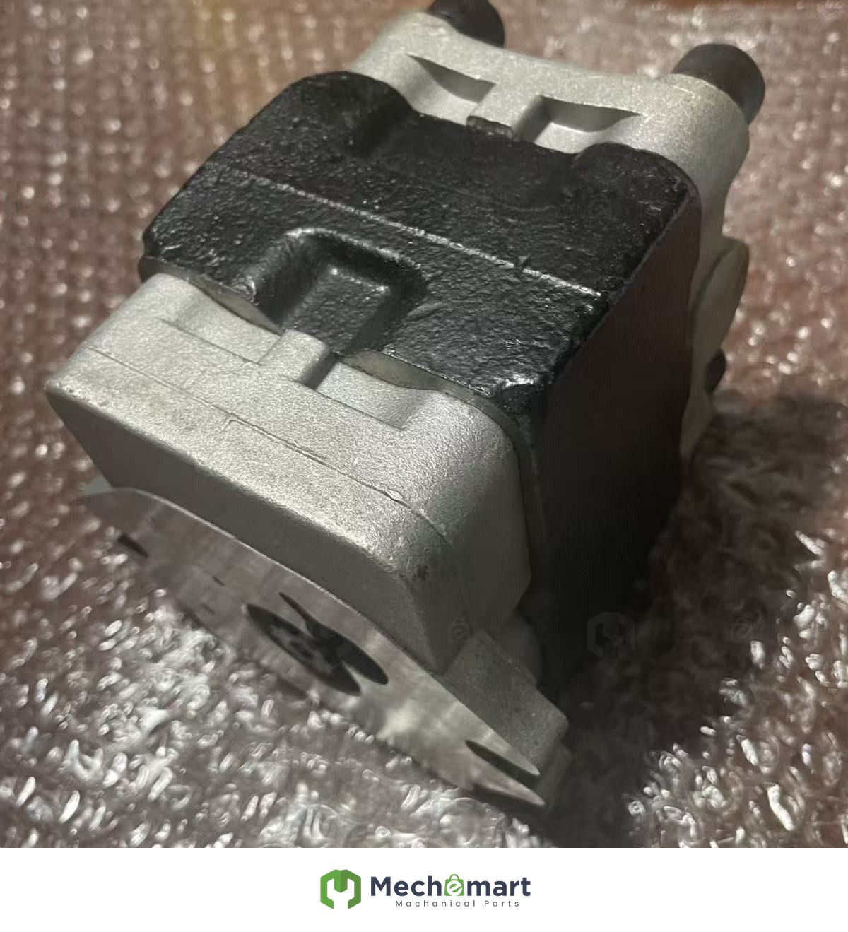 Original genuine excavator accessories Yuchai 20 hydraulic gear pump 9 teeth 3 in 3 out gear aluminum pump