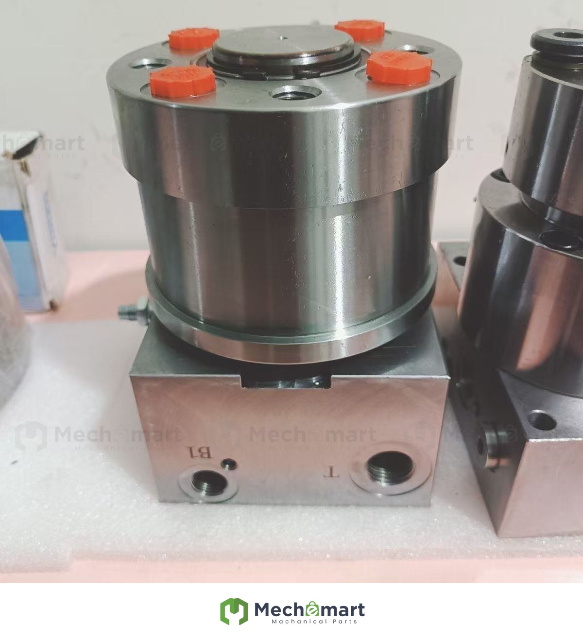 Excavator accessories 04 new old electronic control oil distribution joint oil circuit valve solenoid valve group oil circuit control valve assembly