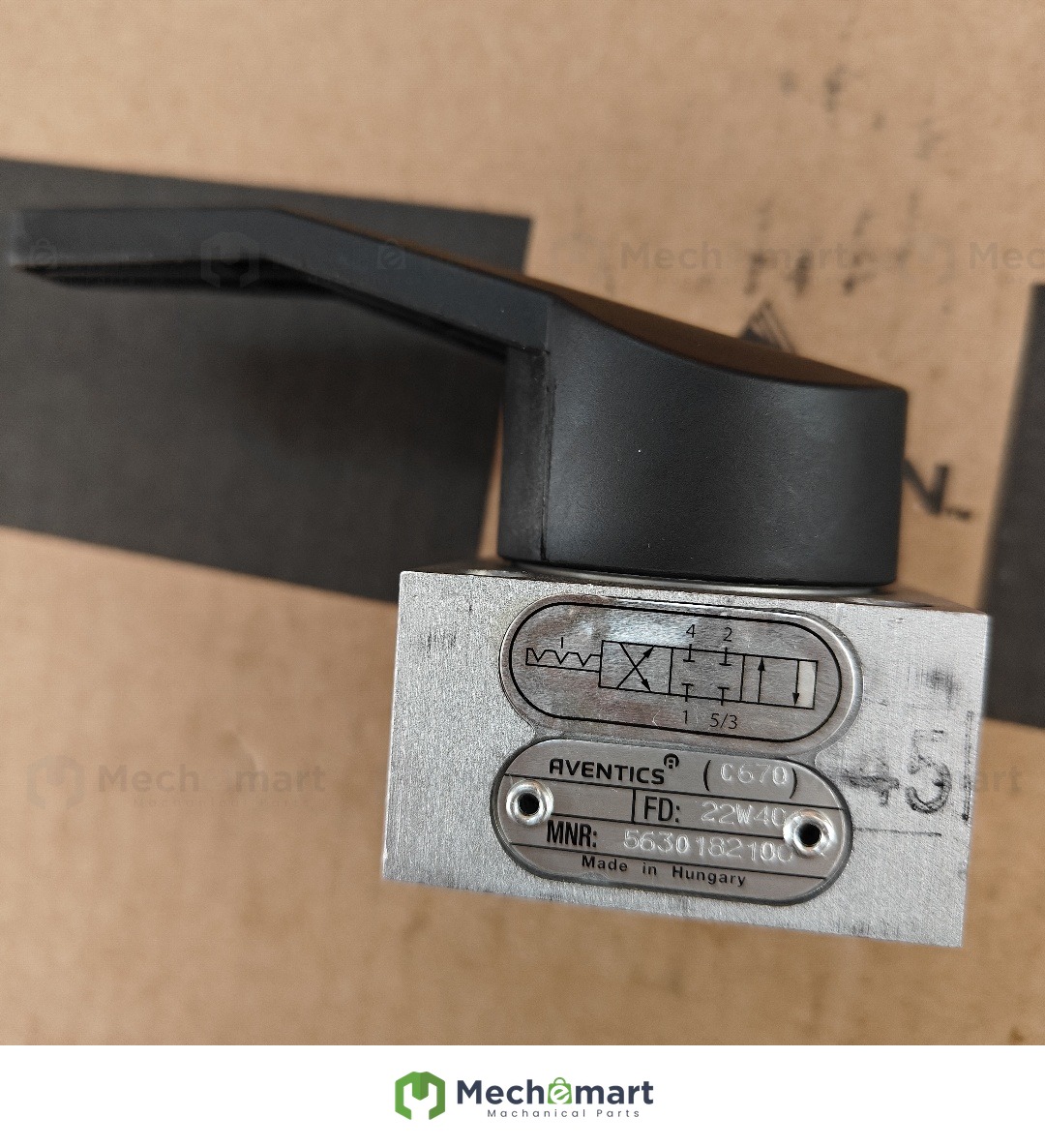 AVENTICS three-position four-way reversing valve 5630182100