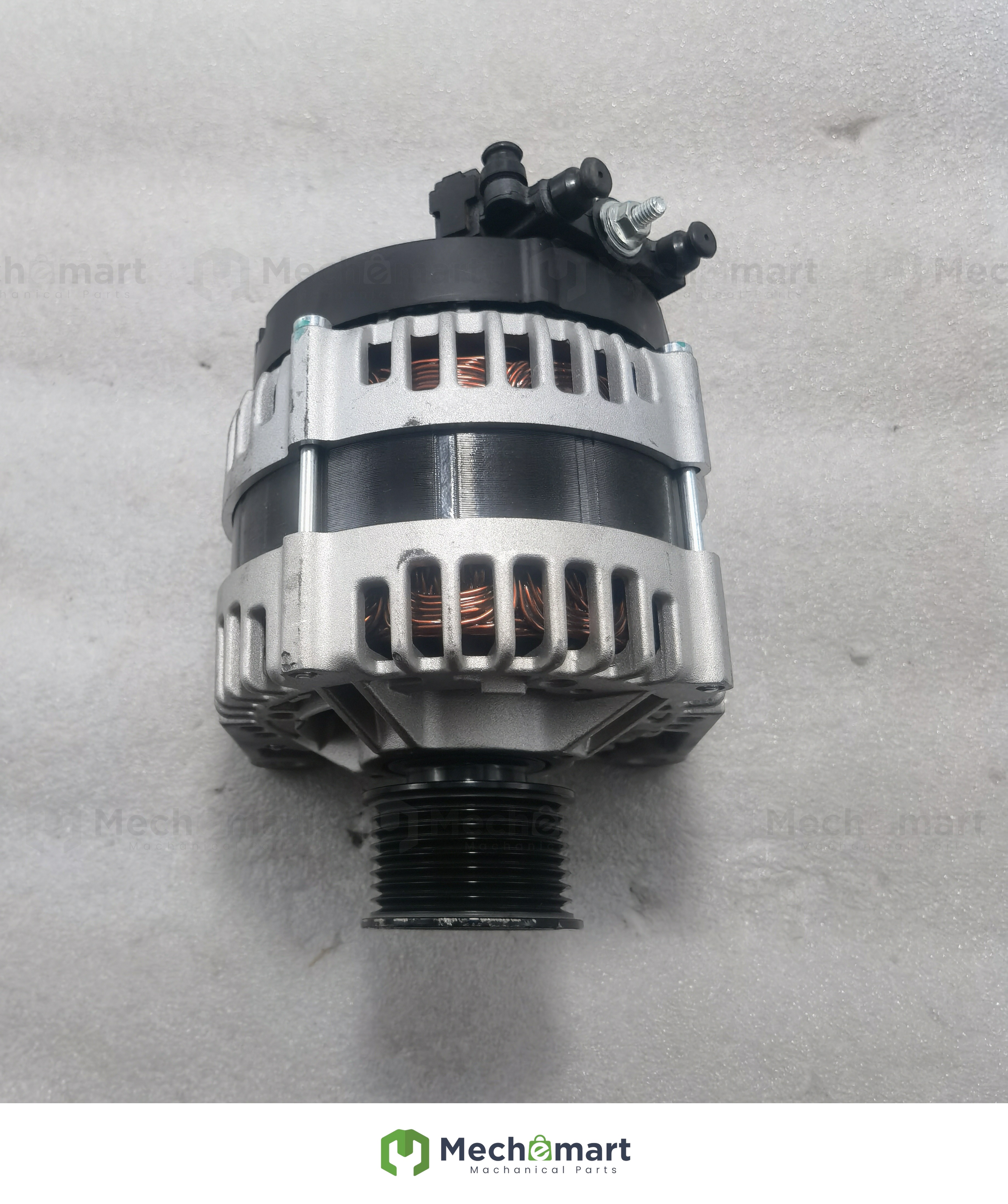 Yuchai YC-ALT S01200-3701100 generator 28V70A
